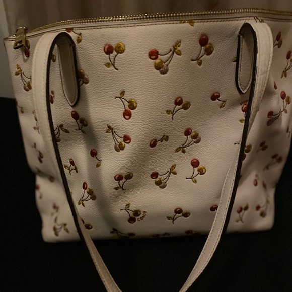 Coach Red and White Floral Tote Bag - Picture 2 of 6